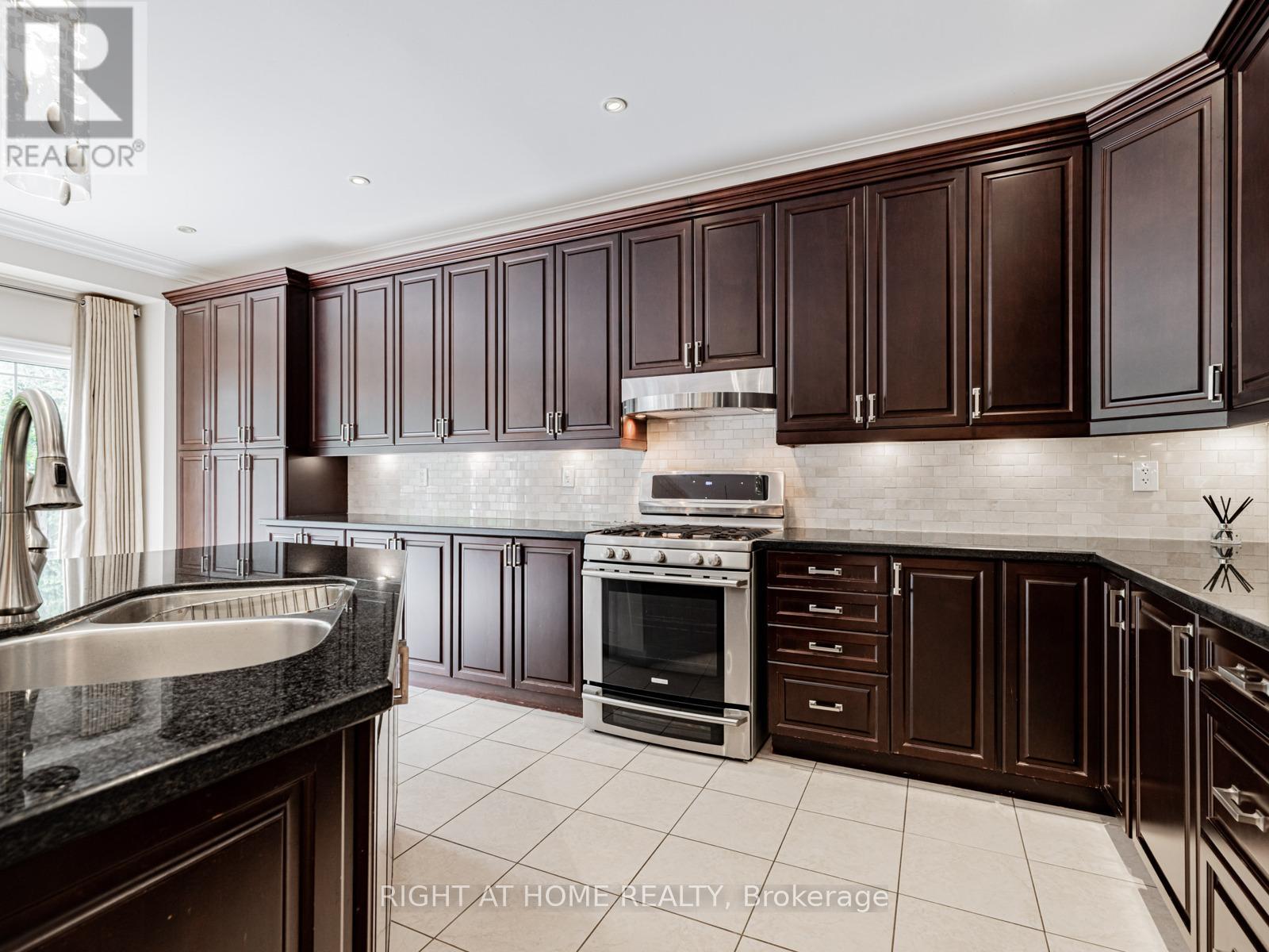 67 Timna Crescent, Vaughan, Ontario  L6A 4L7 - Photo 14 - N12471938