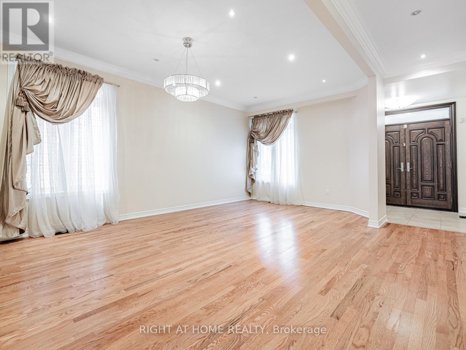 67 Timna Crescent, Vaughan, Ontario  L6A 4L7 - Photo 3 - N12471938