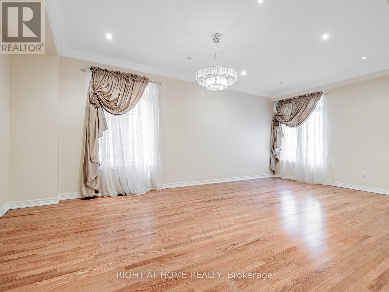 67 Timna Crescent, Vaughan, Ontario  L6A 4L7 - Photo 4 - N12471938