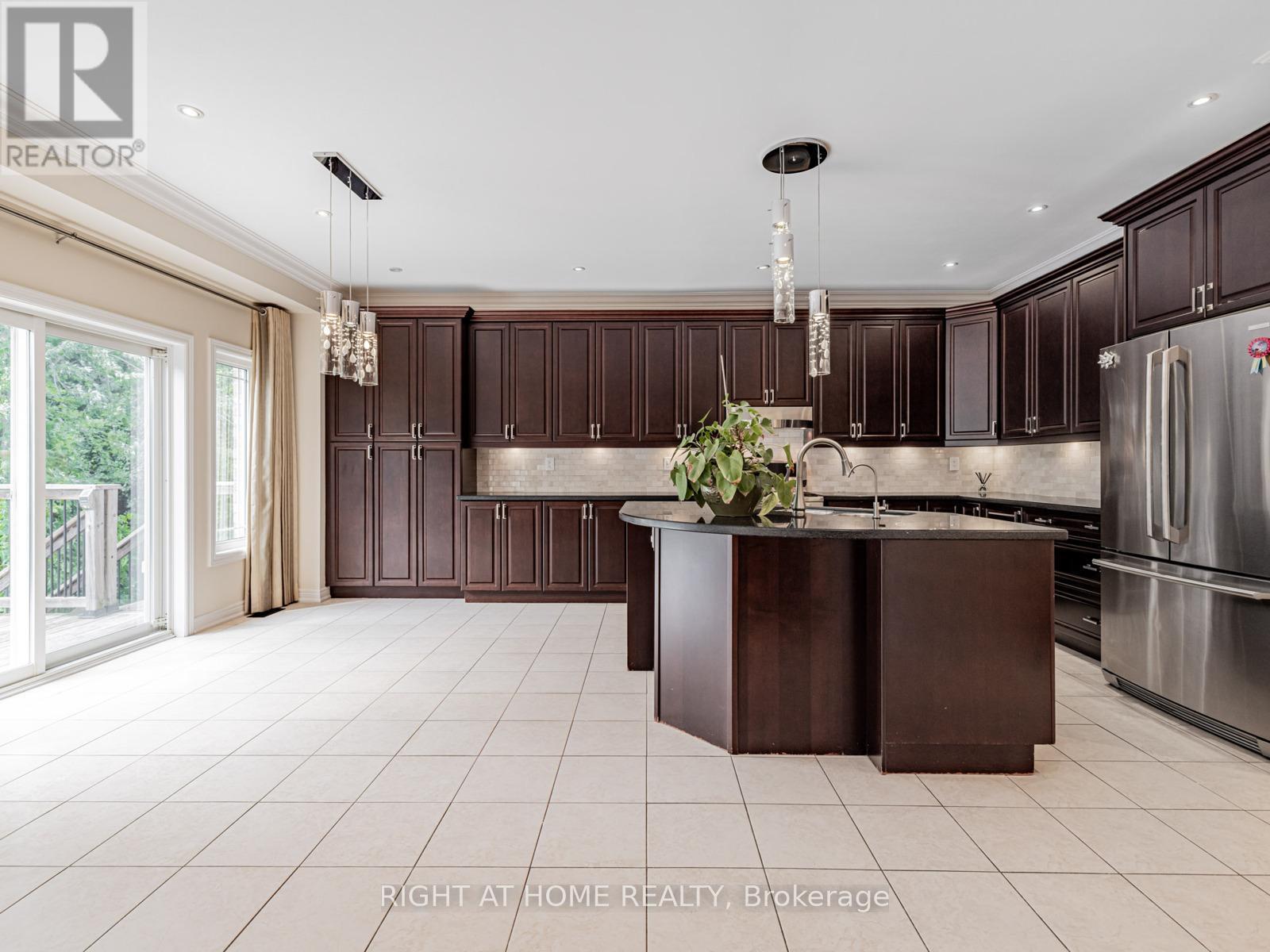 67 Timna Crescent, Vaughan, Ontario  L6A 4L7 - Photo 9 - N12471938