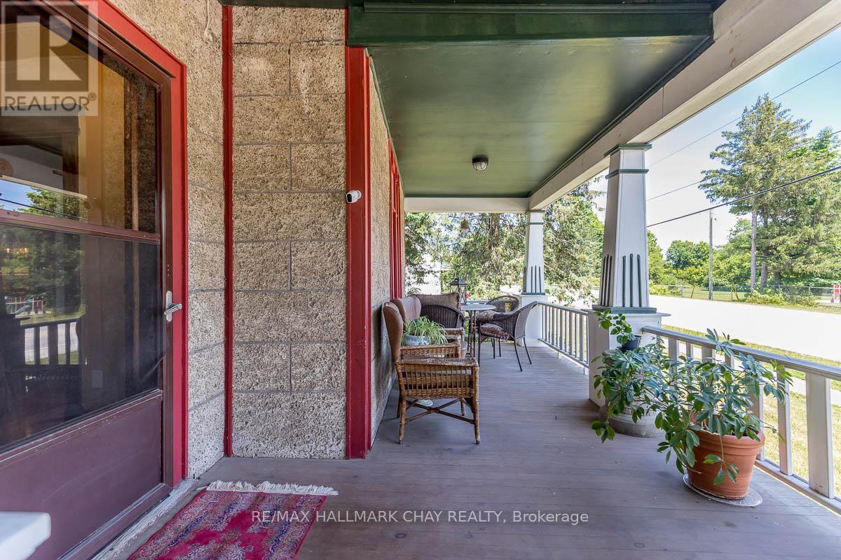 4514 Penetanguishene Road, Springwater, Ontario  L0L 1V0 - Photo 3 - S12471924