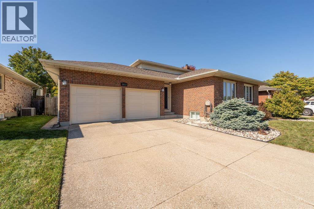 1013 Plymouth Street, Sarnia, Ontario  N7S 5Z4 - Photo 3 - 25026453
