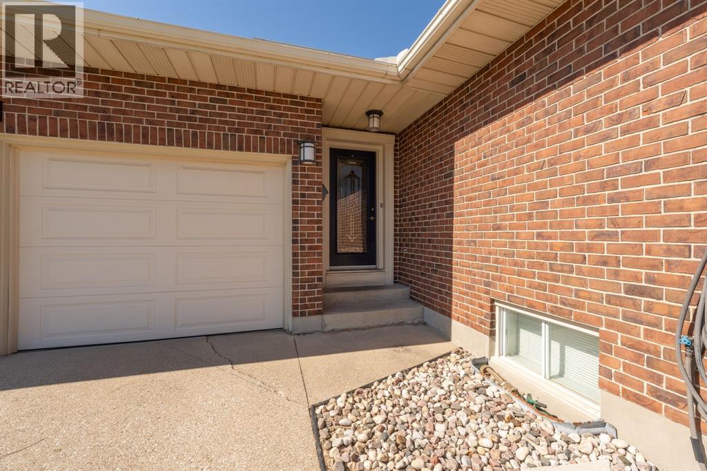 1013 Plymouth Street, Sarnia, Ontario  N7S 5Z4 - Photo 4 - 25026453