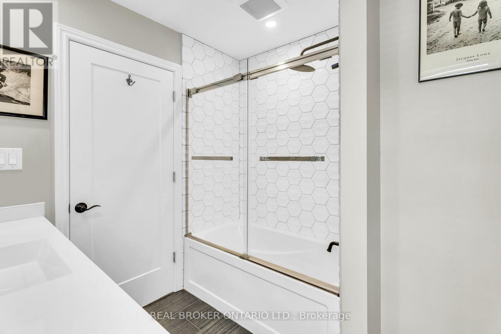 1359 Mosley Street, Wasaga Beach, Ontario  L9Z 2C7 - Photo 31 - S12456955