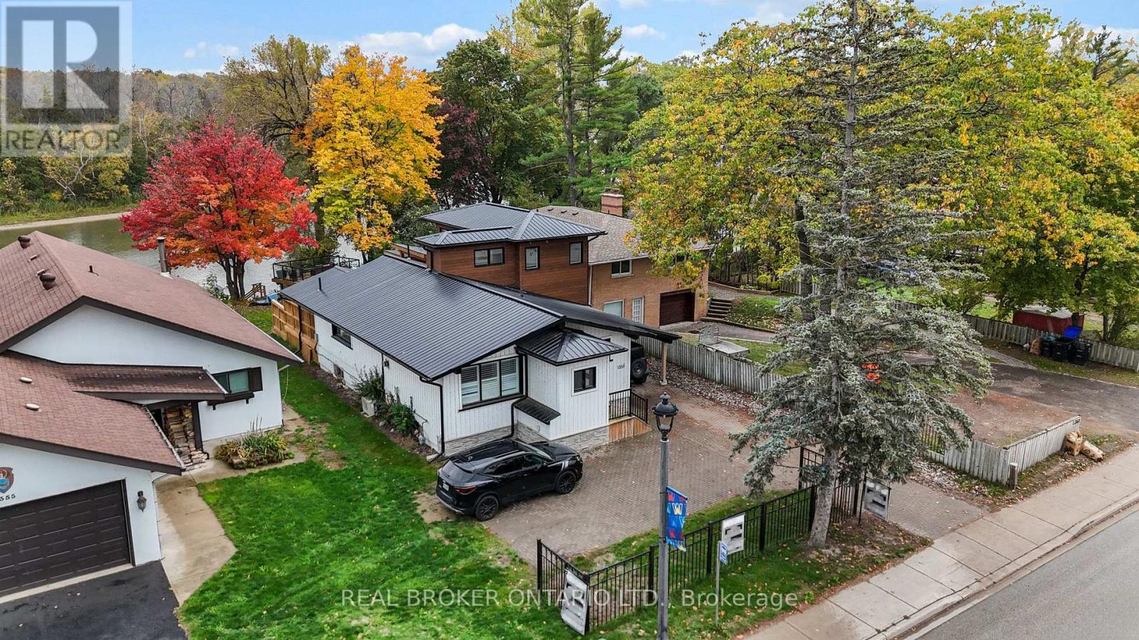 1359 Mosley Street, Wasaga Beach, Ontario  L9Z 2C7 - Photo 2 - S12456955