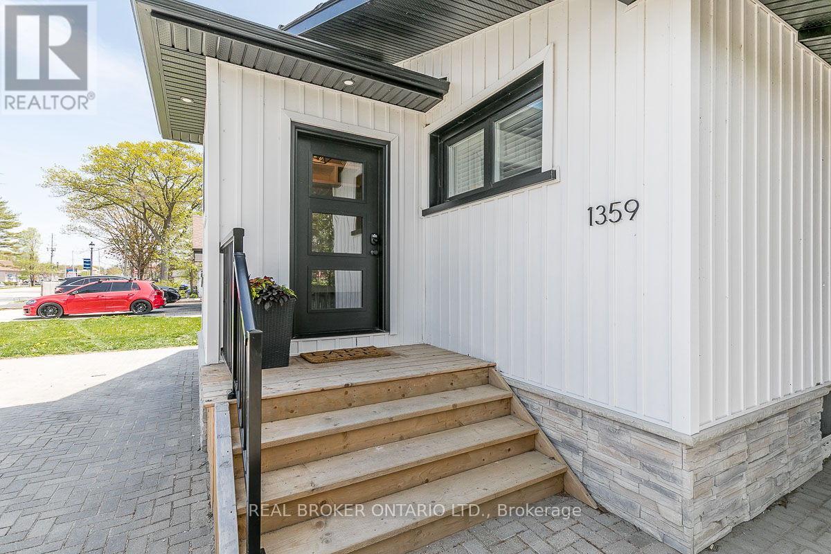 1359 Mosley Street, Wasaga Beach, Ontario  L9Z 2C7 - Photo 9 - S12456955