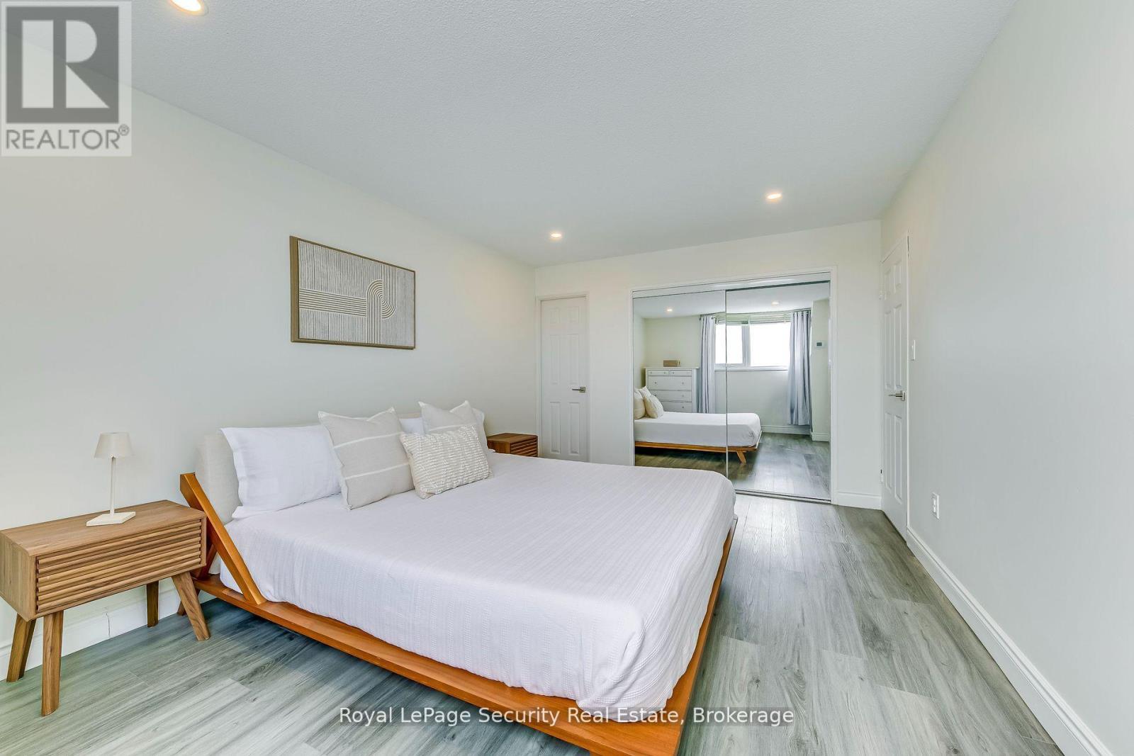 2005 - 260 Scarlett Road, Toronto, Ontario  M6N 4X6 - Photo 30 - W12467680