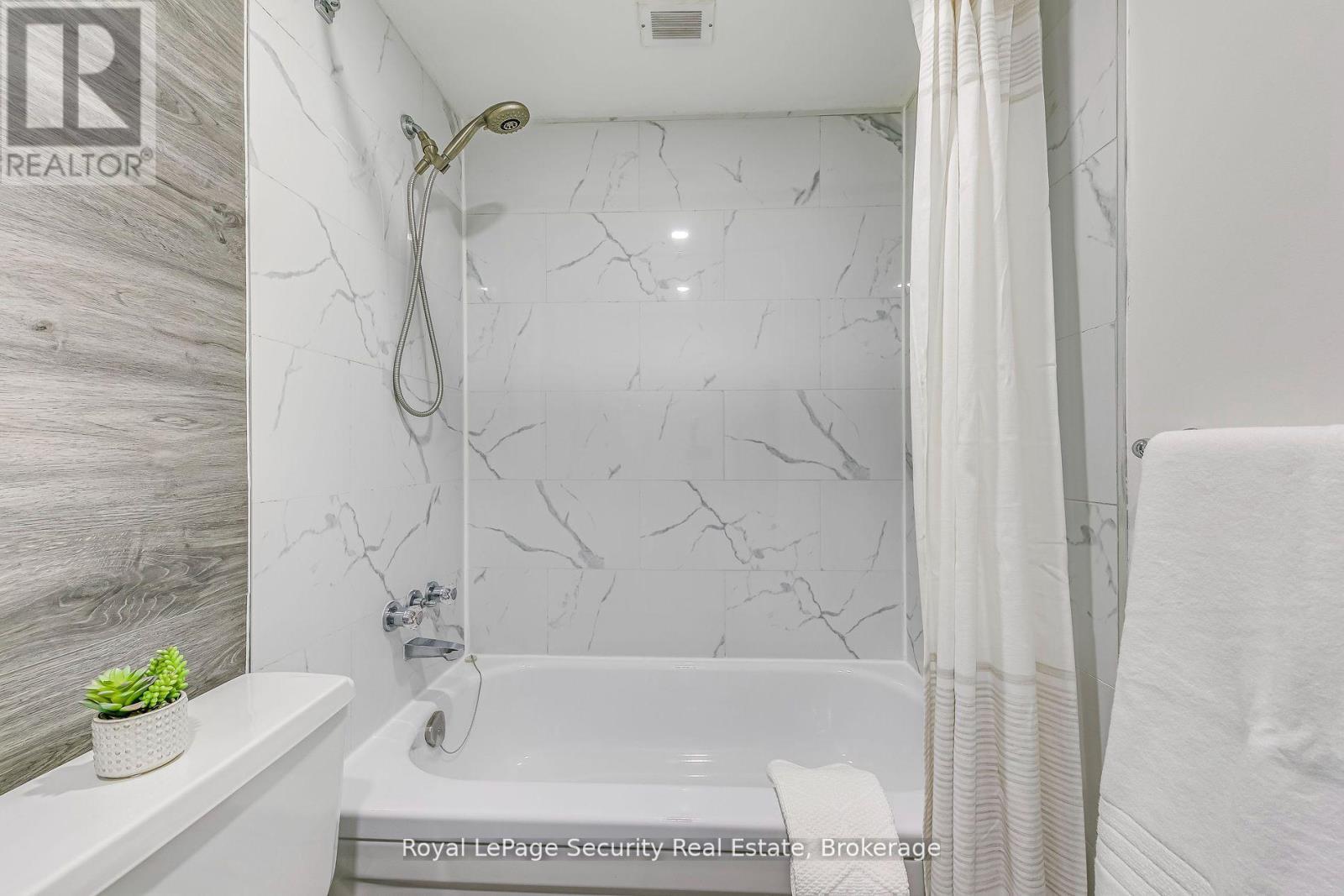 2005 - 260 Scarlett Road, Toronto, Ontario  M6N 4X6 - Photo 35 - W12467680