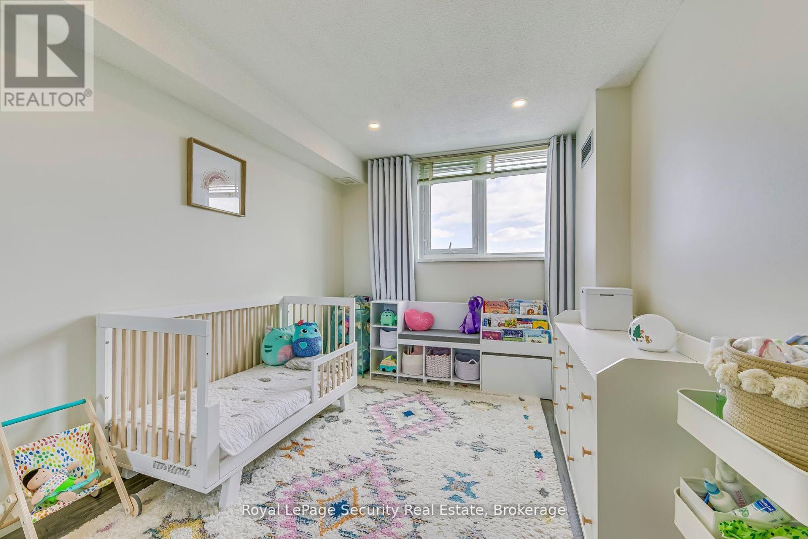 2005 - 260 Scarlett Road, Toronto, Ontario  M6N 4X6 - Photo 32 - W12467680