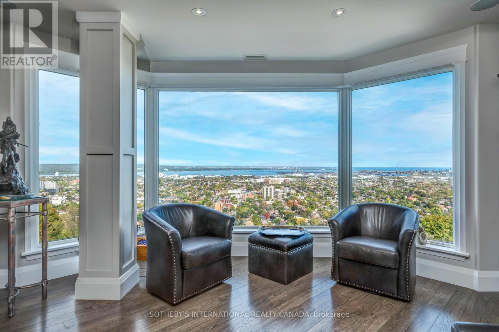 5e - 174 Mountain Park Avenue, Hamilton (Eastmount), Ontario  L8V 1A1 - Photo 6 - X12471452