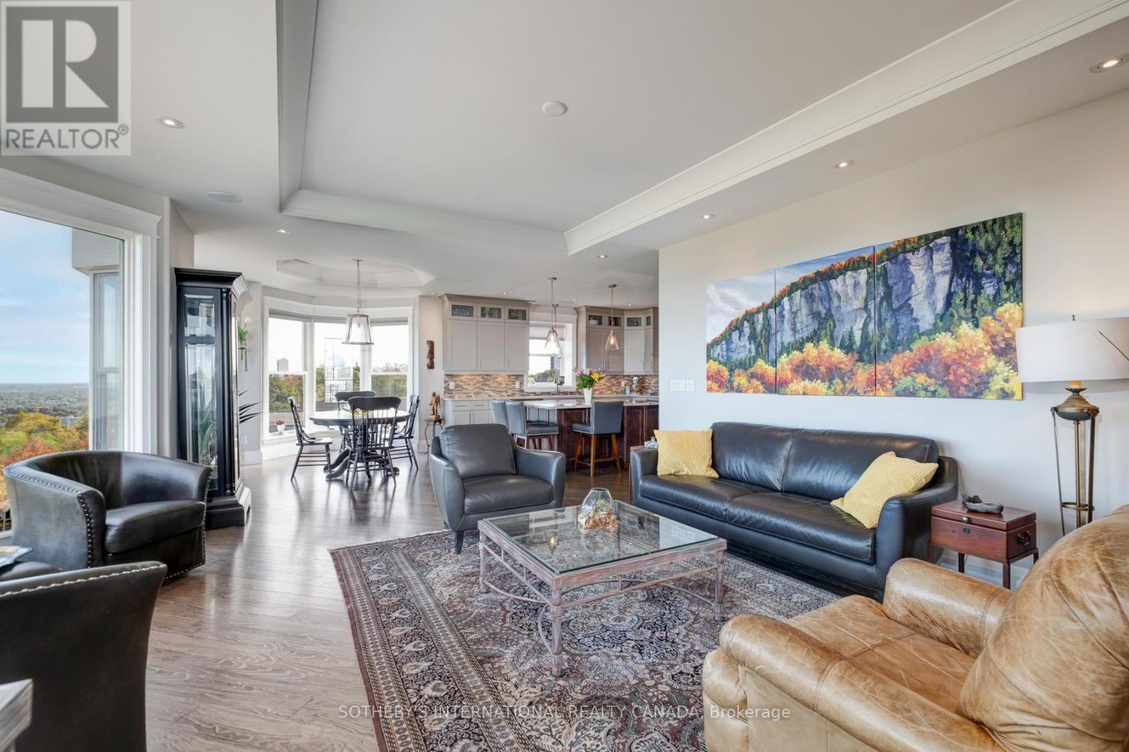5e - 174 Mountain Park Avenue, Hamilton (Eastmount), Ontario  L8V 1A1 - Photo 8 - X12471452