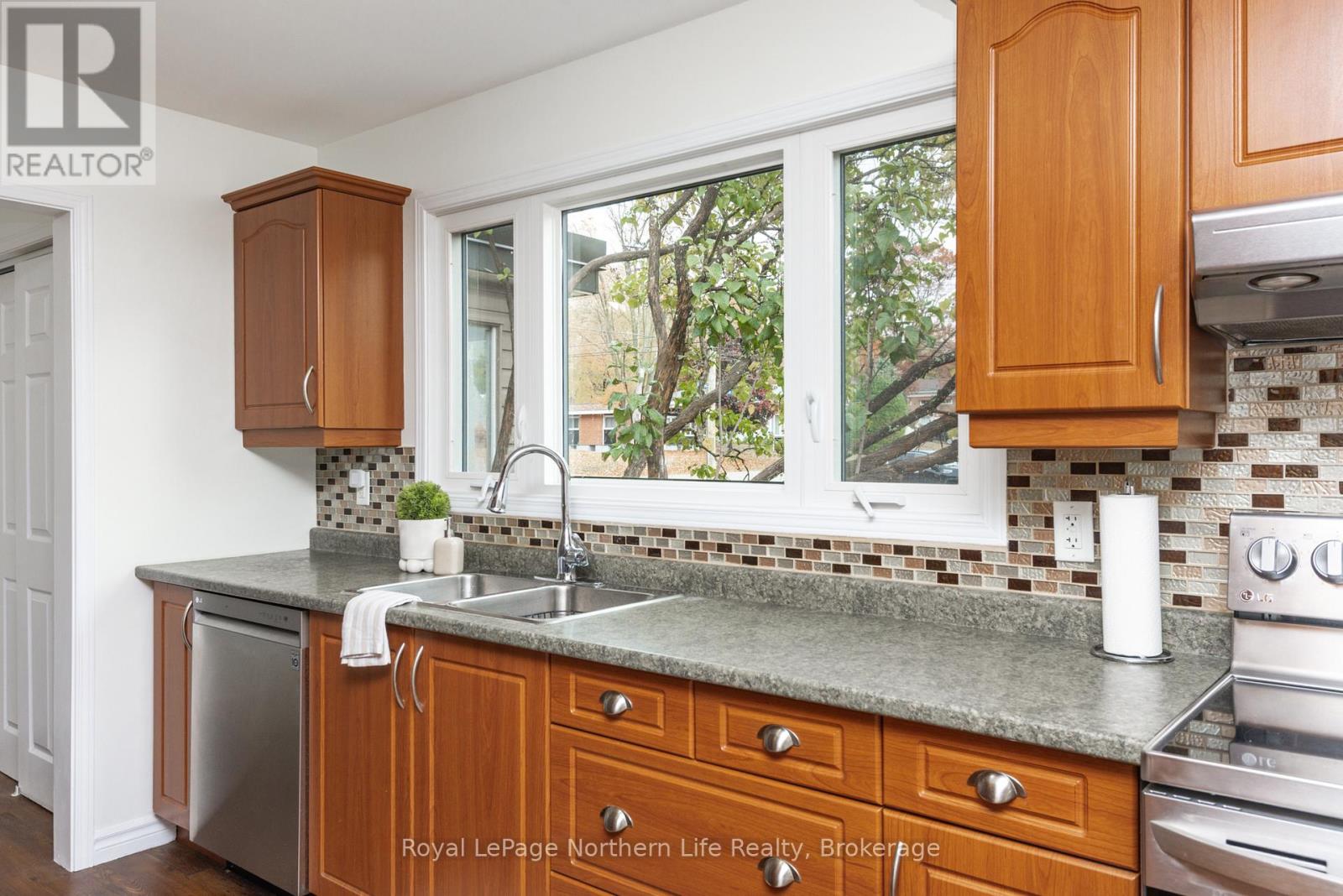 300 Leonard Street, North Bay, Ontario  P1B 5K4 - Photo 15 - X12471948