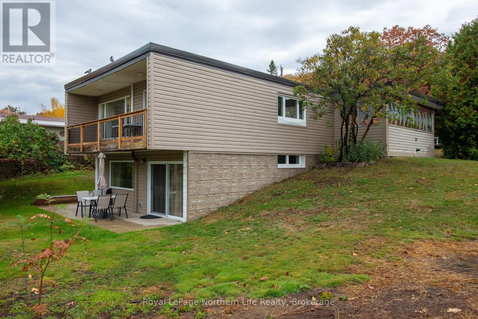 300 Leonard Street, North Bay, Ontario  P1B 5K4 - Photo 5 - X12471948