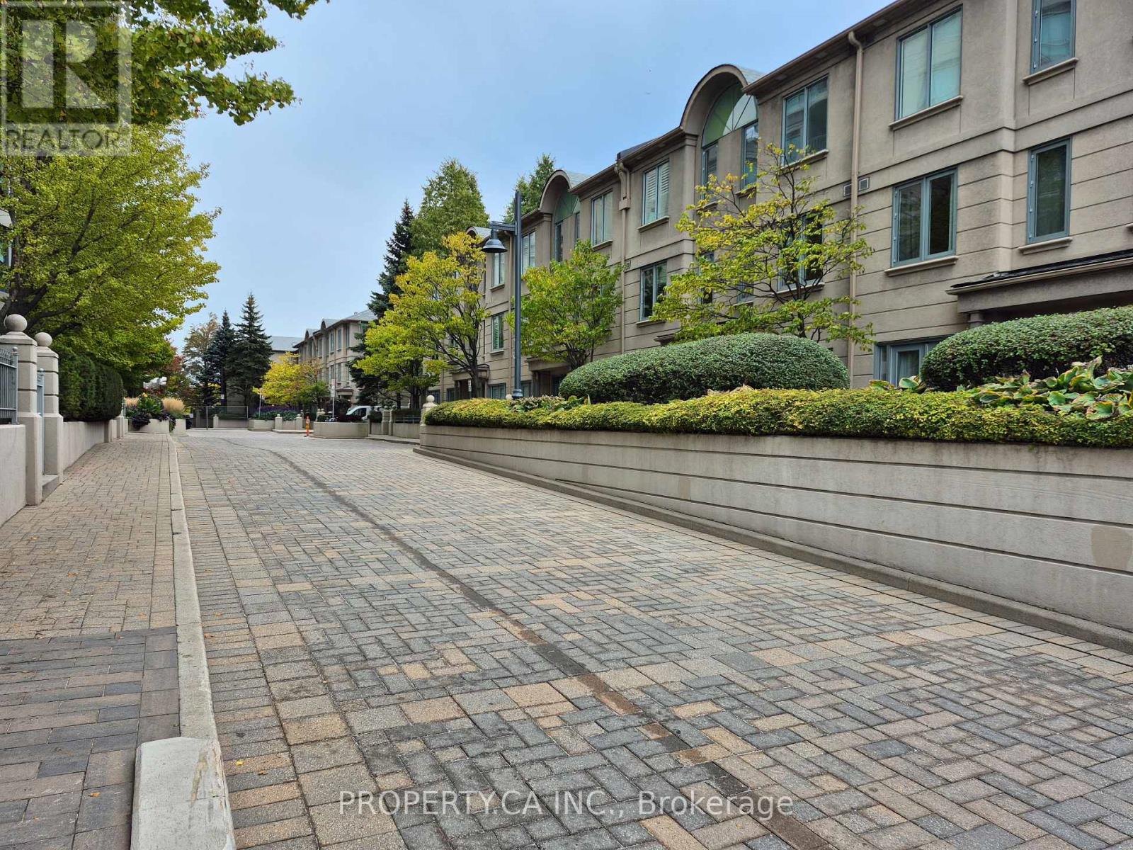 Th7 - 2111 Lake Shore Boulevard W, Toronto, Ontario  M8V 4B2 - Photo 2 - W12471834