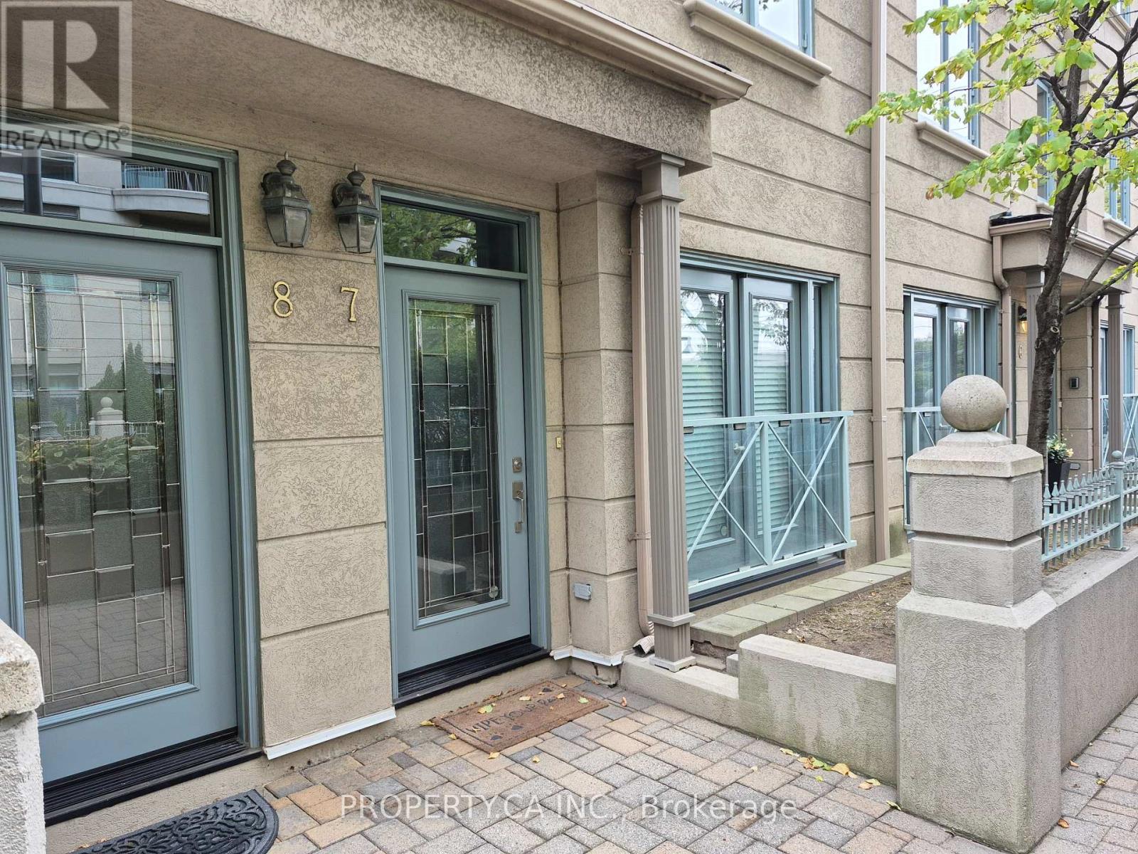 Th7 - 2111 Lake Shore Boulevard W, Toronto, Ontario  M8V 4B2 - Photo 3 - W12471834