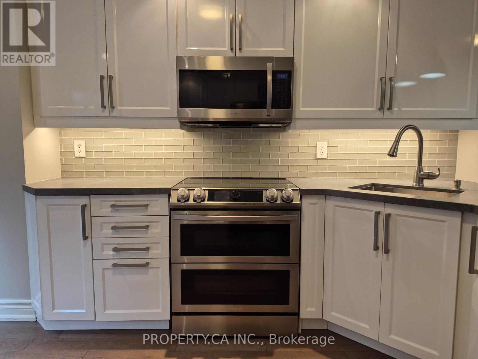 Th7 - 2111 Lake Shore Boulevard W, Toronto, Ontario  M8V 4B2 - Photo 8 - W12471834