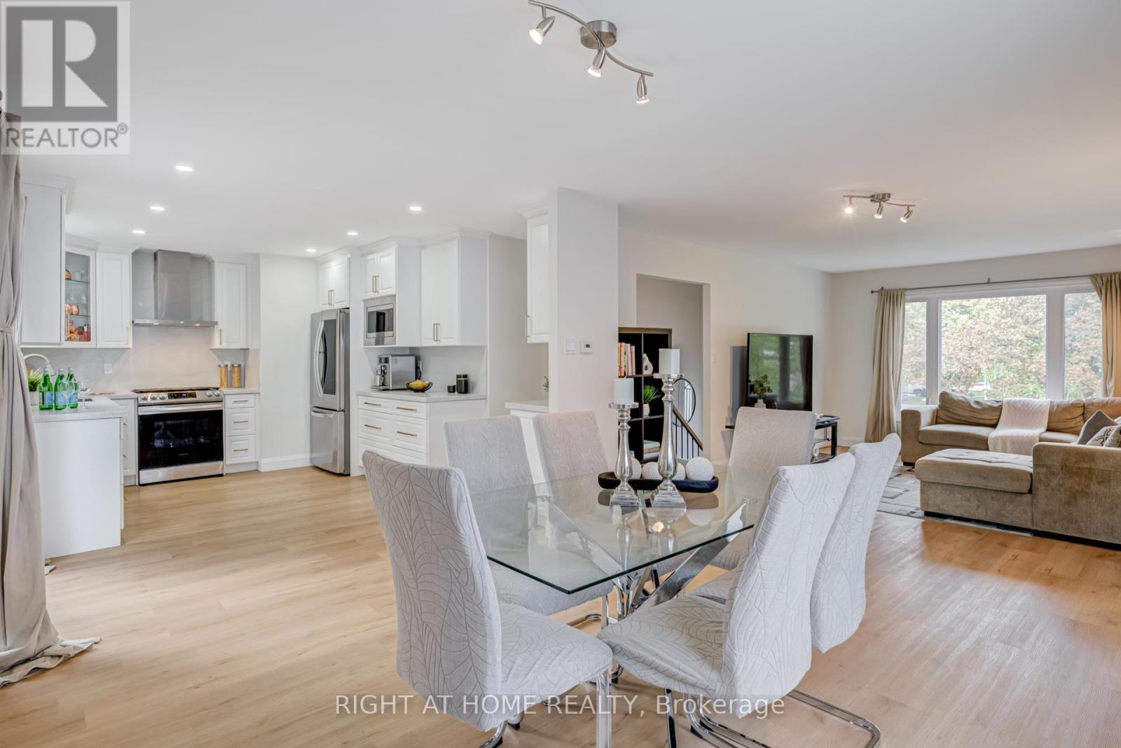 19 Jefferson Road, Brampton, Ontario  L6S 2G6 - Photo 8 - W12471855