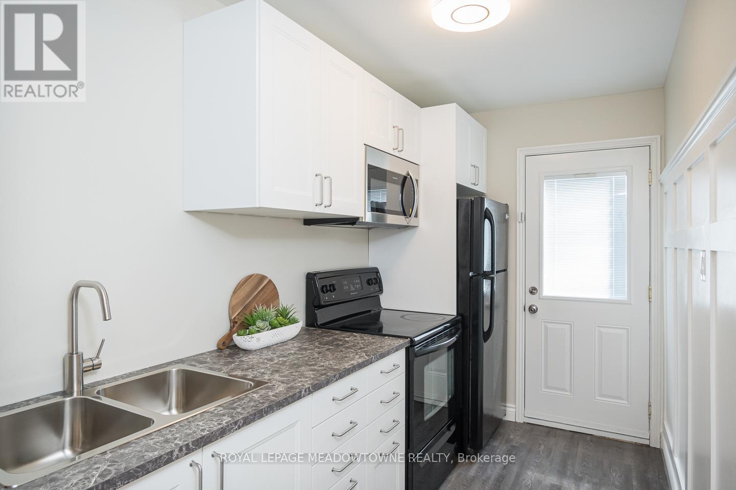 Lower - 611 Beaver Court, Milton, Ontario  L9T 4A8 - Photo 6 - W12471896