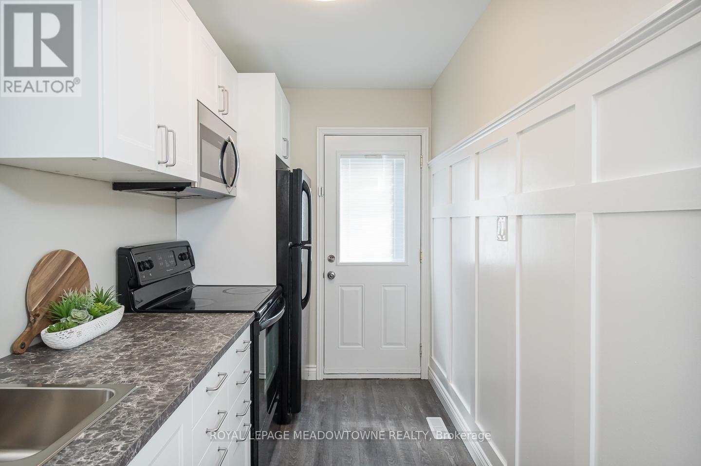 Lower - 611 Beaver Court, Milton, Ontario  L9T 4A8 - Photo 7 - W12471896