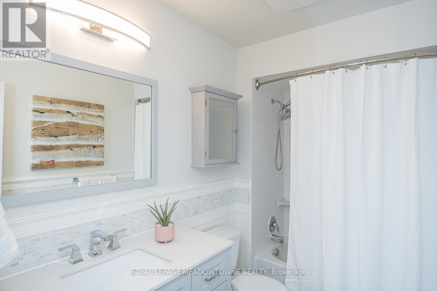 Lower - 611 Beaver Court, Milton, Ontario  L9T 4A8 - Photo 9 - W12471896