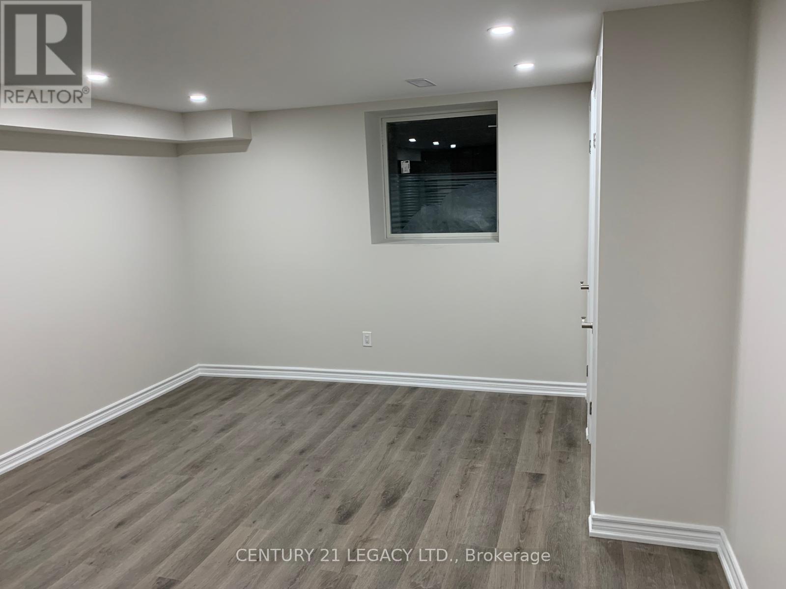 32 Helderman Street, Caledon, Ontario  L7C 4B7 - Photo 10 - W12471913