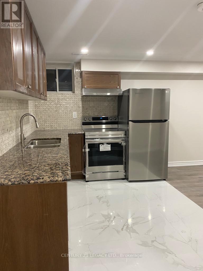 32 Helderman Street, Caledon, Ontario  L7C 4B7 - Photo 5 - W12471913