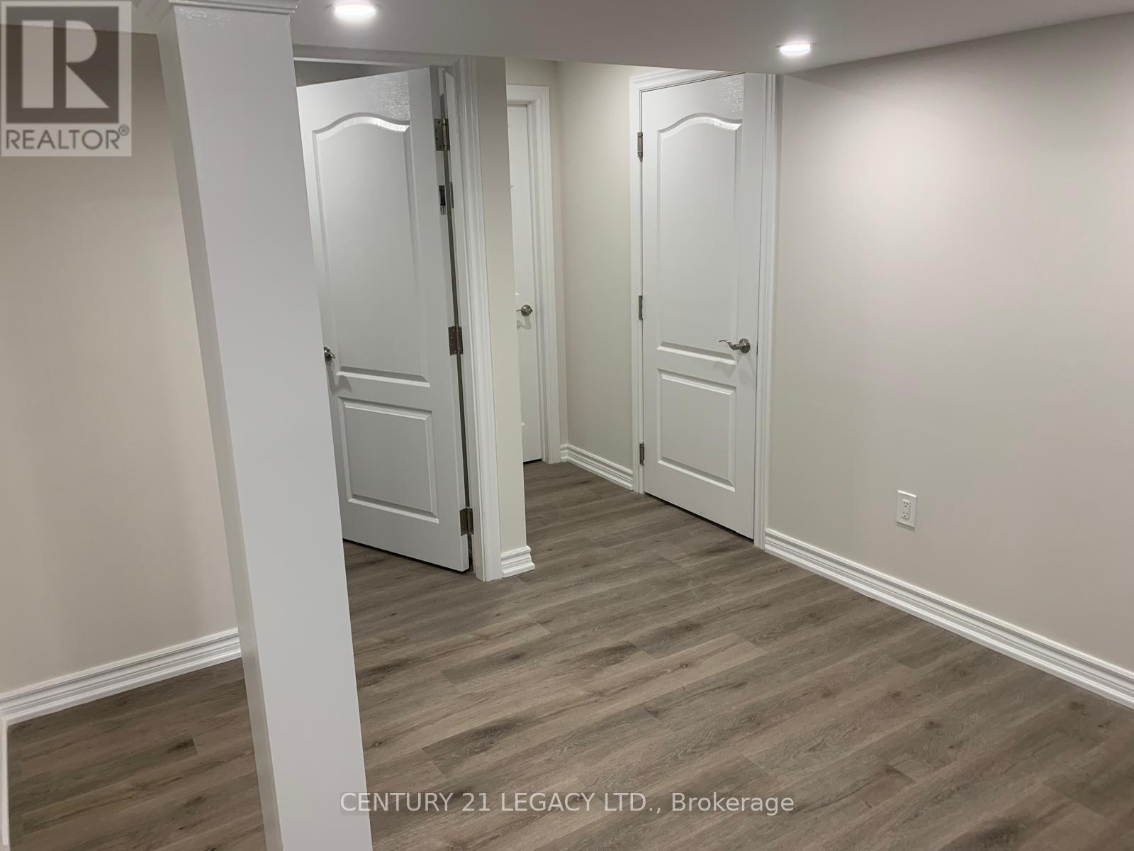 32 Helderman Street, Caledon, Ontario  L7C 4B7 - Photo 9 - W12471913