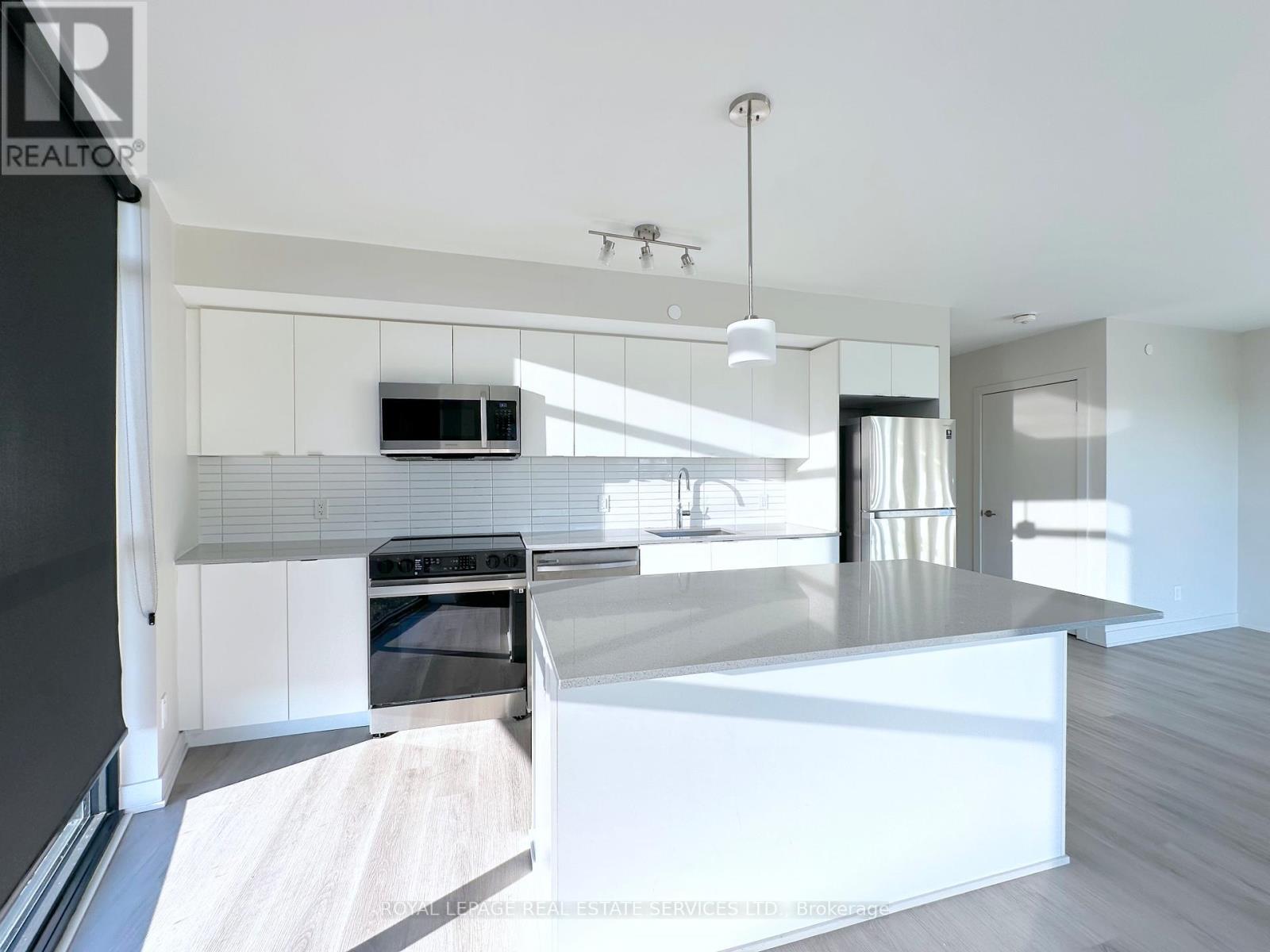 608 - 3385 Dundas Street W, Toronto, Ontario  M6S 2S2 - Photo 6 - W12471925