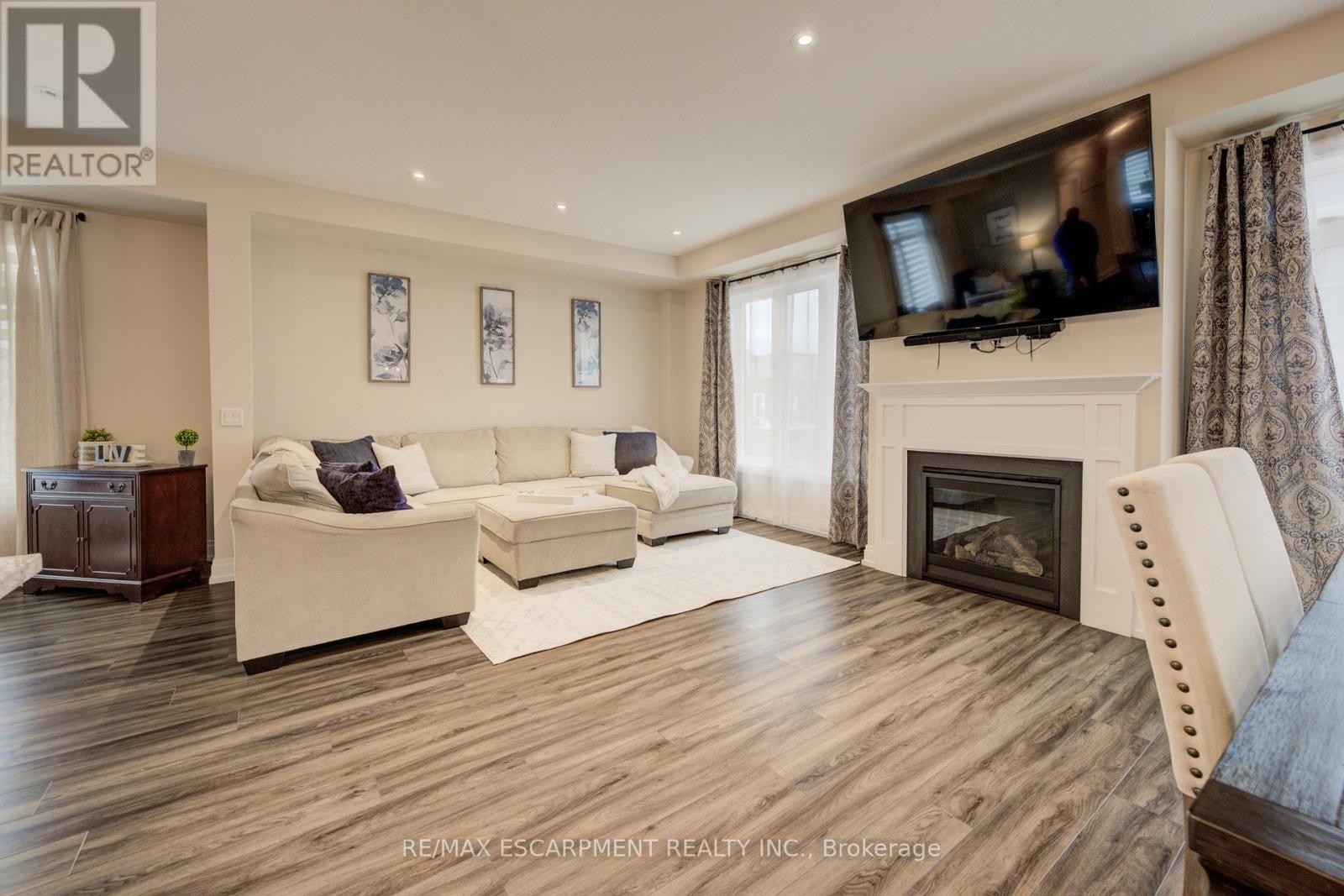50 Kenesky Drive, Hamilton, Ontario  L8B 1Y2 - Photo 12 - X12471903