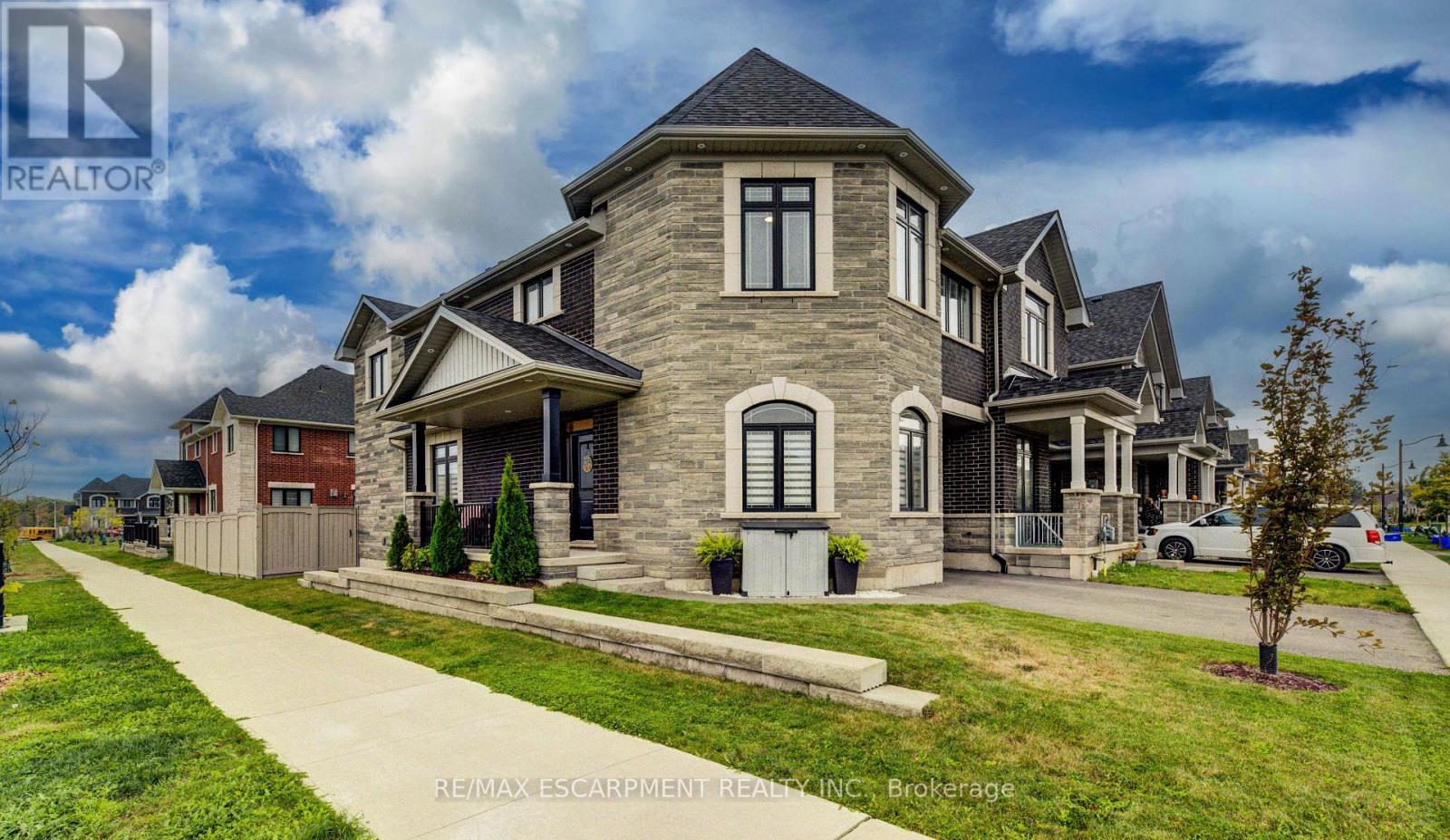 50 Kenesky Drive, Hamilton, Ontario  L8B 1Y2 - Photo 2 - X12471903