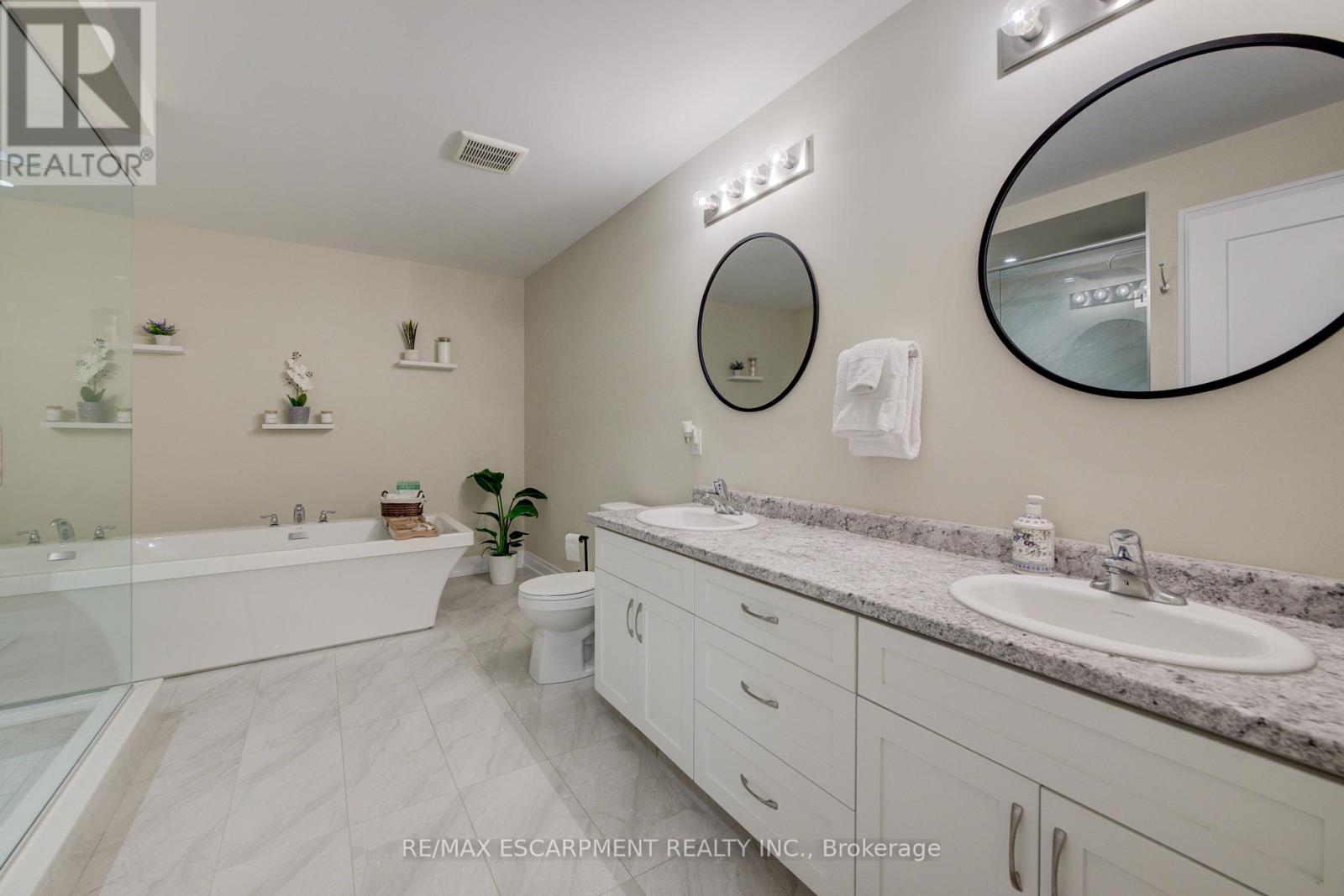 50 Kenesky Drive, Hamilton, Ontario  L8B 1Y2 - Photo 34 - X12471903