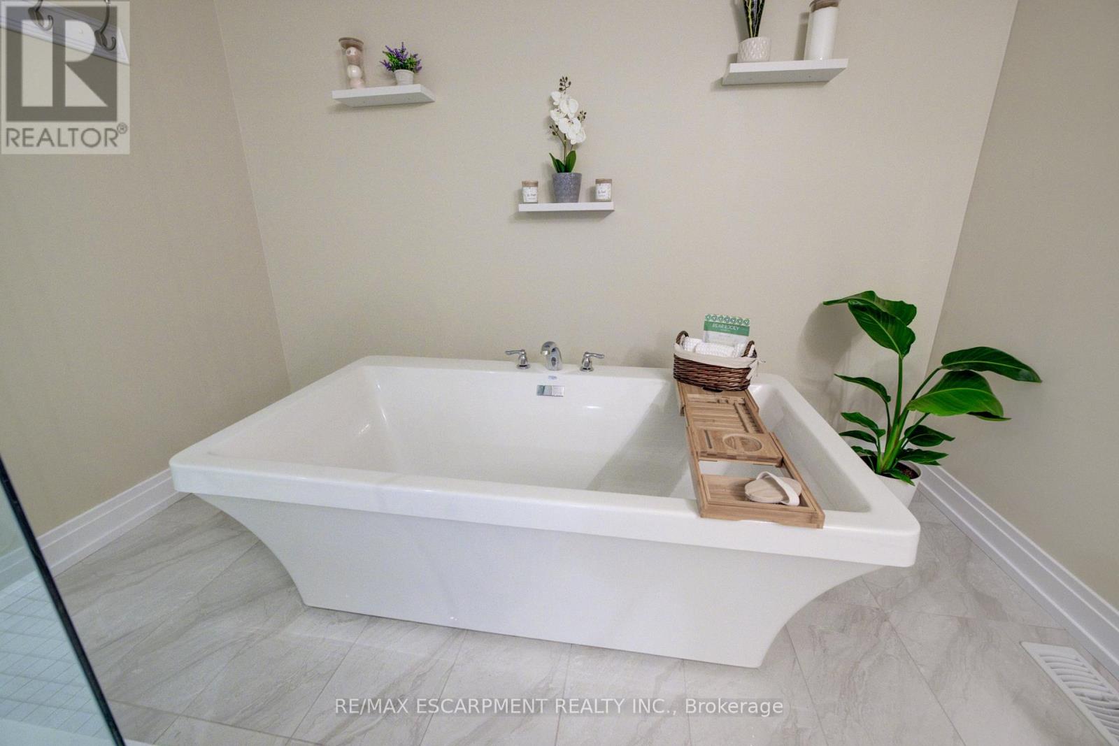50 Kenesky Drive, Hamilton, Ontario  L8B 1Y2 - Photo 36 - X12471903