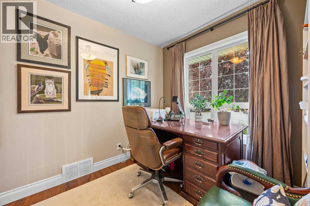 15 Wilshire Place Sw, Calgary, Alberta  T3C 3B9 - Photo 7 - A2248659