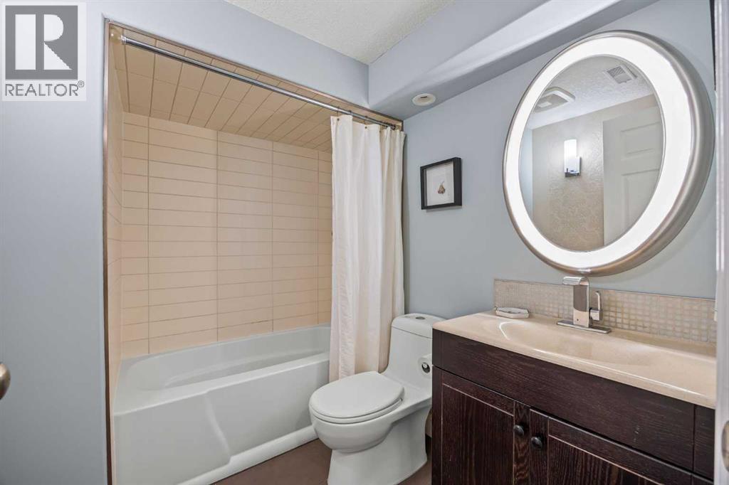 15 Wilshire Place Sw, Calgary, Alberta  T3C 3B9 - Photo 30 - A2248659