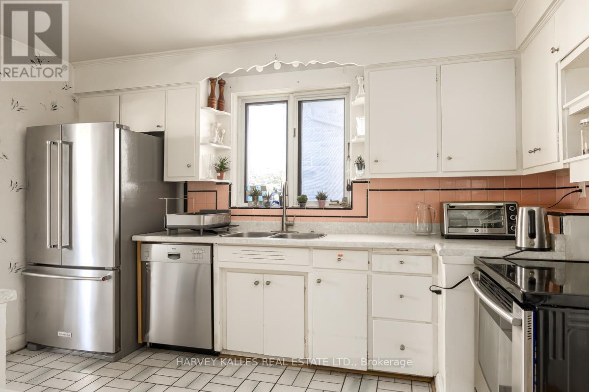 109 Frontenac Avenue, Toronto, Ontario  M5N 1Z8 - Photo 11 - C12471992