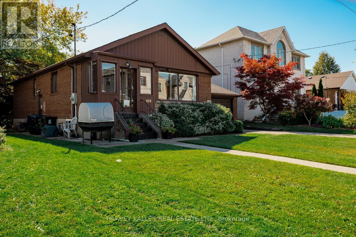 109 Frontenac Avenue, Toronto, Ontario  M5N 1Z8 - Photo 2 - C12471992