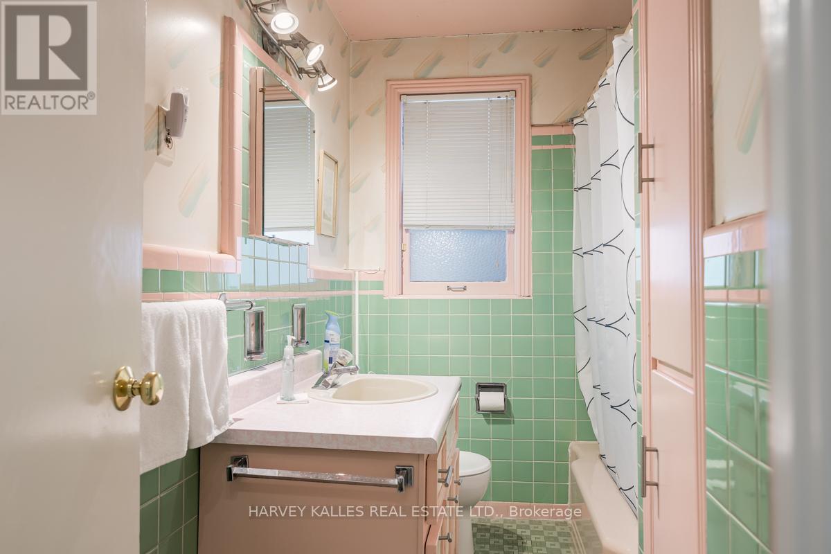 109 Frontenac Avenue, Toronto, Ontario  M5N 1Z8 - Photo 23 - C12471992