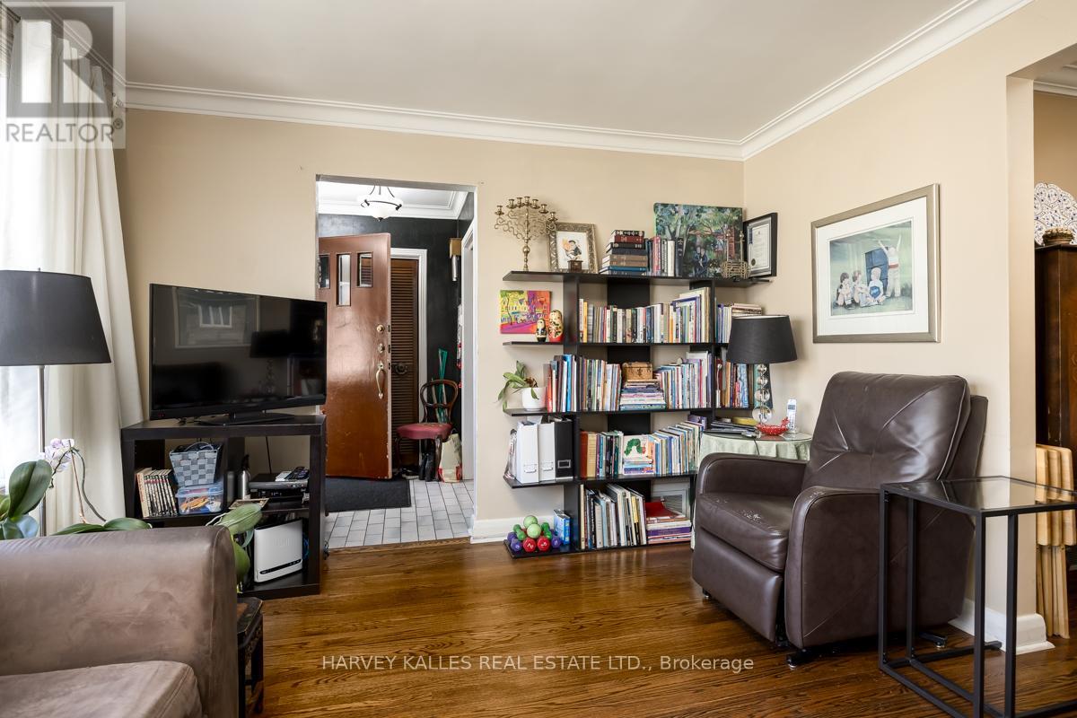 109 Frontenac Avenue, Toronto, Ontario  M5N 1Z8 - Photo 8 - C12471992
