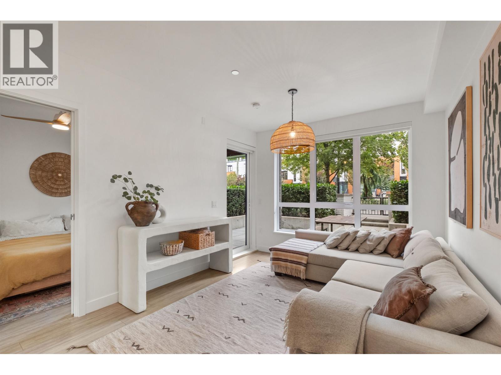 102 733 E 3rd Street, North Vancouver, British Columbia  V7L 1G8 - Photo 4 - R3056122