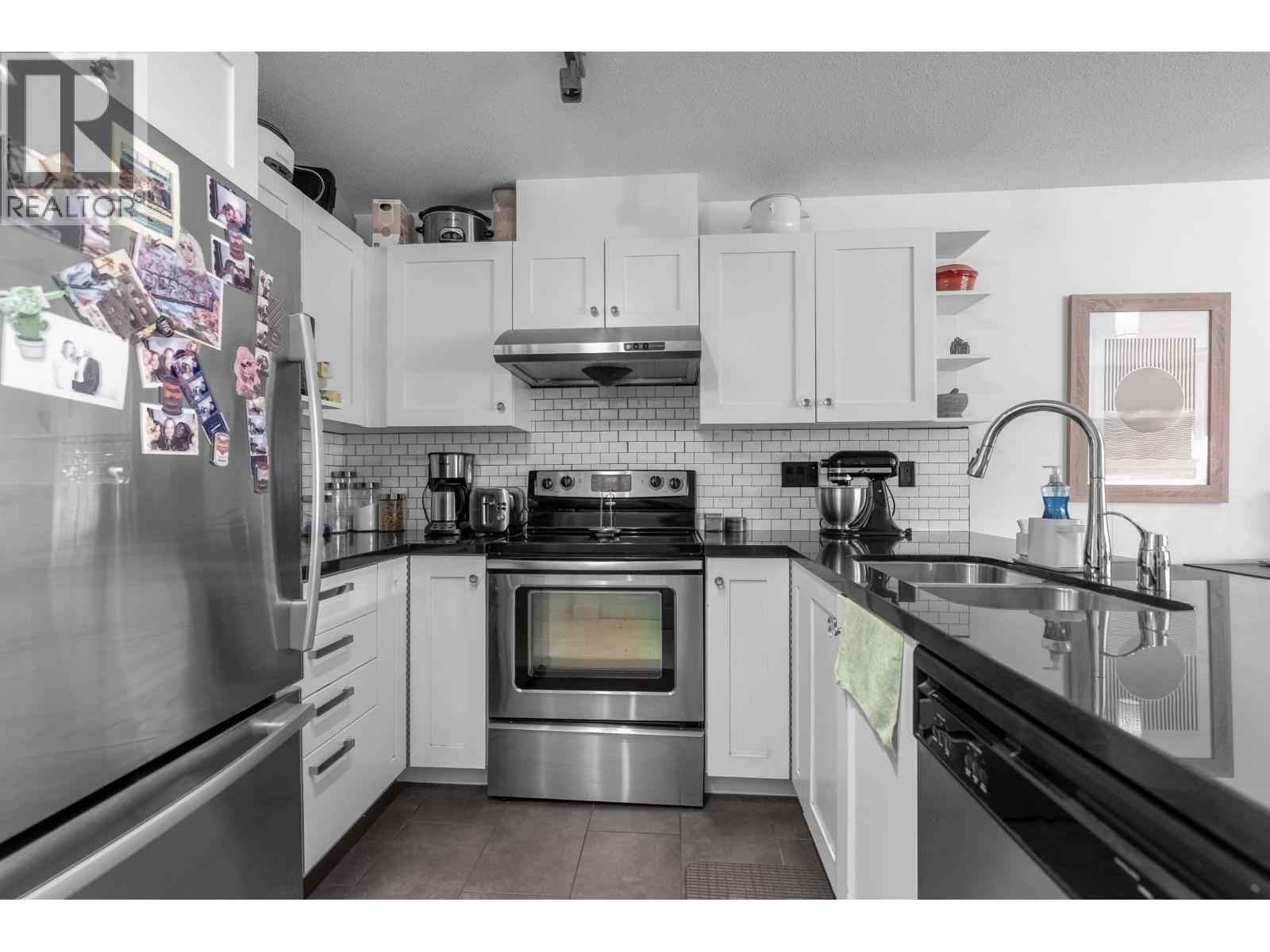 305 4550 Fraser Street, Vancouver, British Columbia  V5V 4G8 - Photo 9 - R3059917