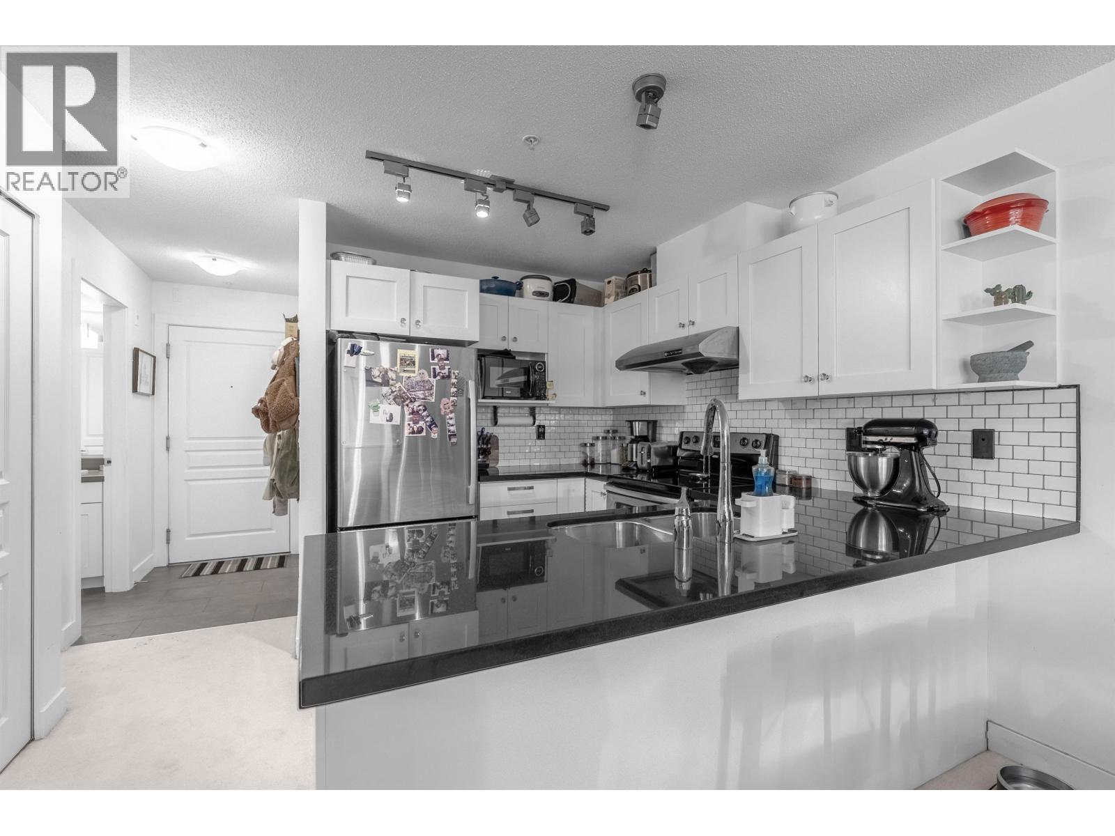 305 4550 Fraser Street, Vancouver, British Columbia  V5V 4G8 - Photo 7 - R3059917