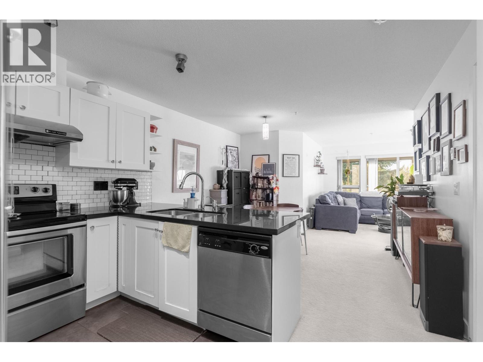 305 4550 Fraser Street, Vancouver, British Columbia  V5V 4G8 - Photo 1 - R3059917