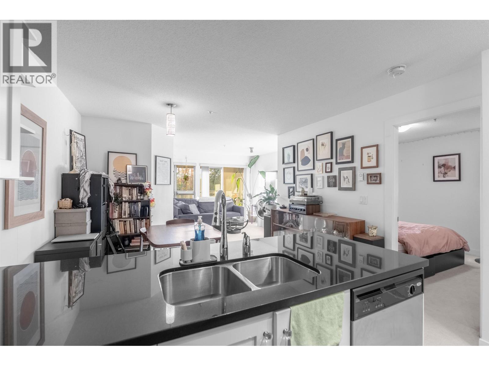 305 4550 Fraser Street, Vancouver, British Columbia  V5V 4G8 - Photo 2 - R3059917