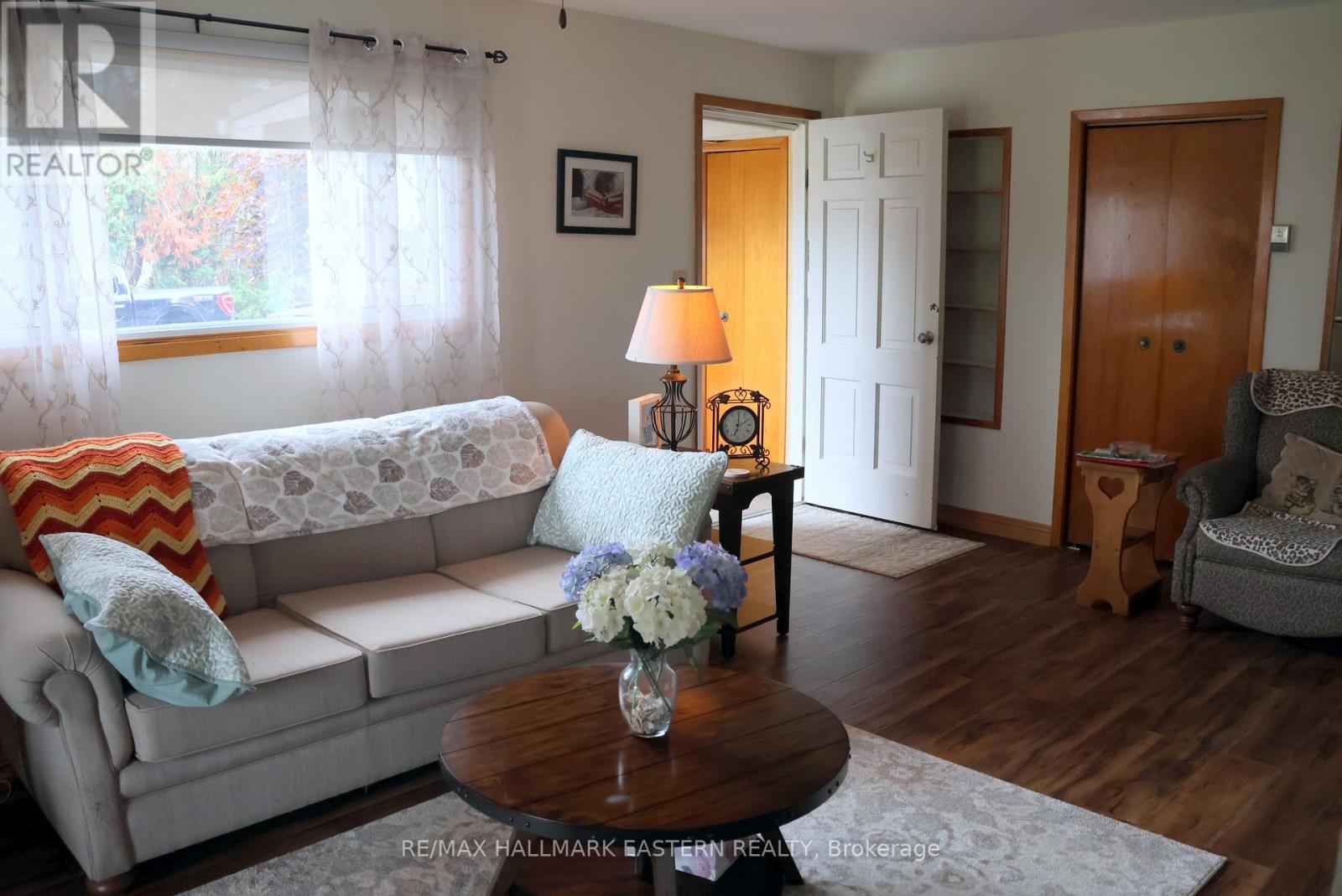 824 Sidney Drive Se, Selwyn, Ontario  K0L 1T0 - Photo 5 - X12472027