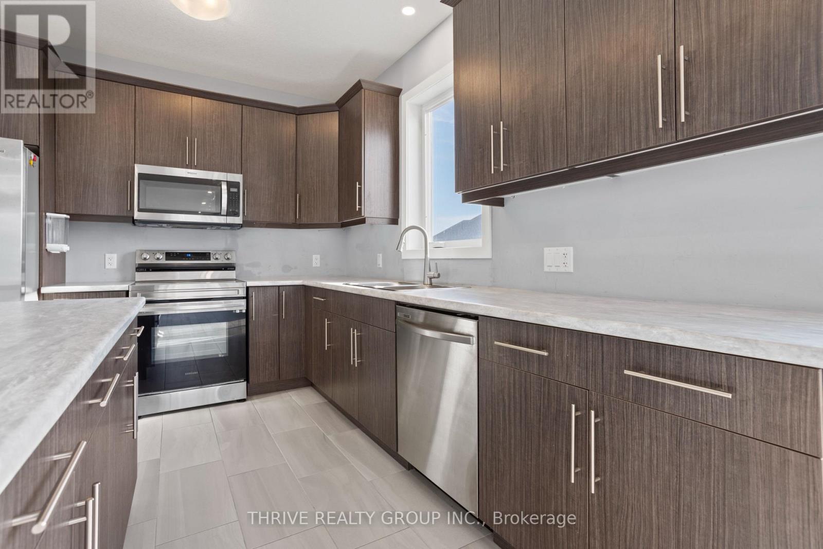 300 Edgevalley Road, London East, Ontario  N5V 0C3 - Photo 13 - X12472053