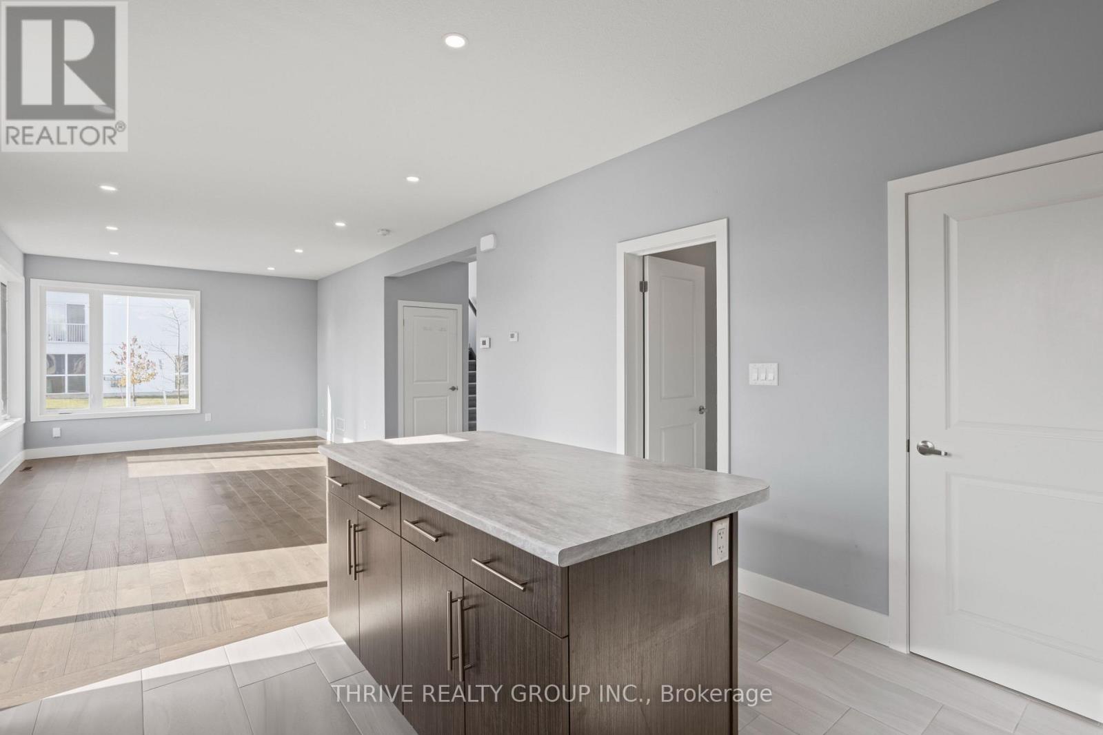 300 Edgevalley Road, London East, Ontario  N5V 0C3 - Photo 14 - X12472053