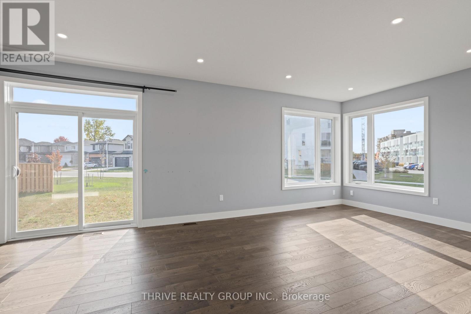 300 Edgevalley Road, London East, Ontario  N5V 0C3 - Photo 5 - X12472053