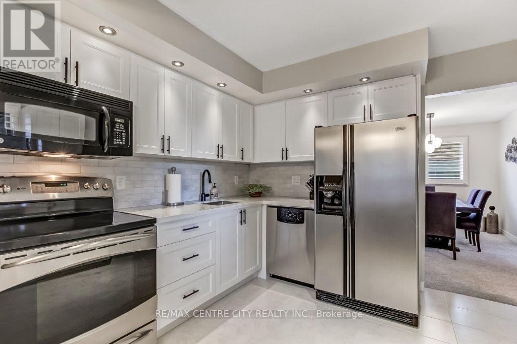 2 Aldersbrook Crescent, London North, Ontario  N6G 3R3 - Photo 11 - X12472097