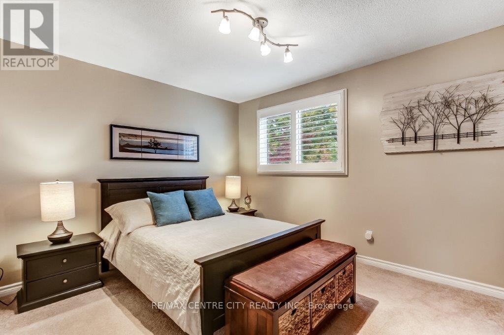 2 Aldersbrook Crescent, London North, Ontario  N6G 3R3 - Photo 15 - X12472097