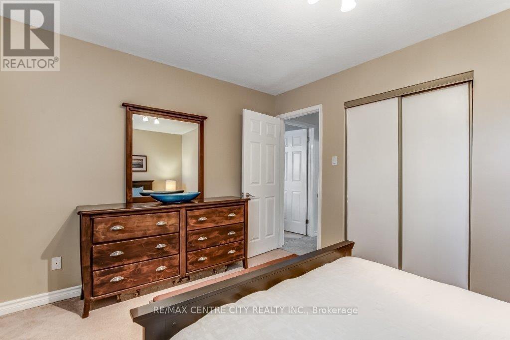 2 Aldersbrook Crescent, London North, Ontario  N6G 3R3 - Photo 16 - X12472097